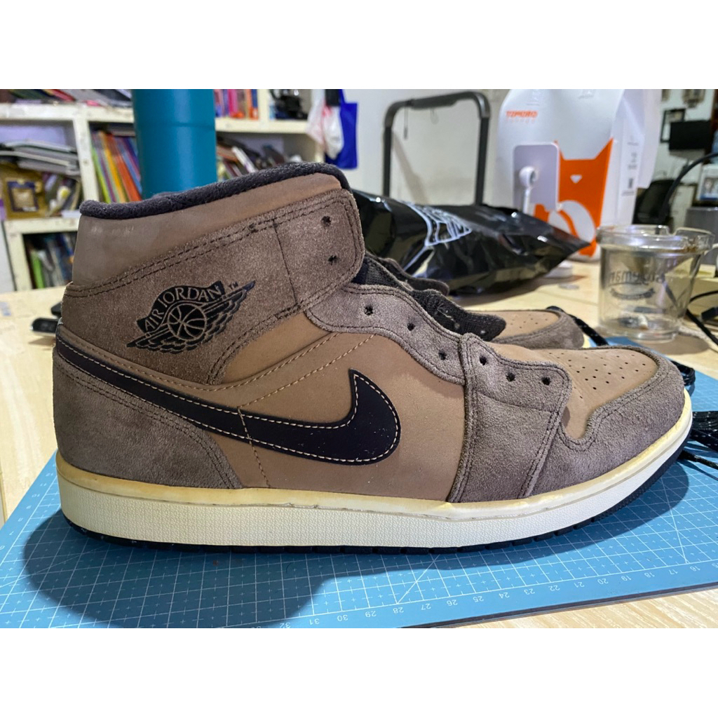 Sepatu Nike Jordan 1 Mid SE Dark Chocolate Brown