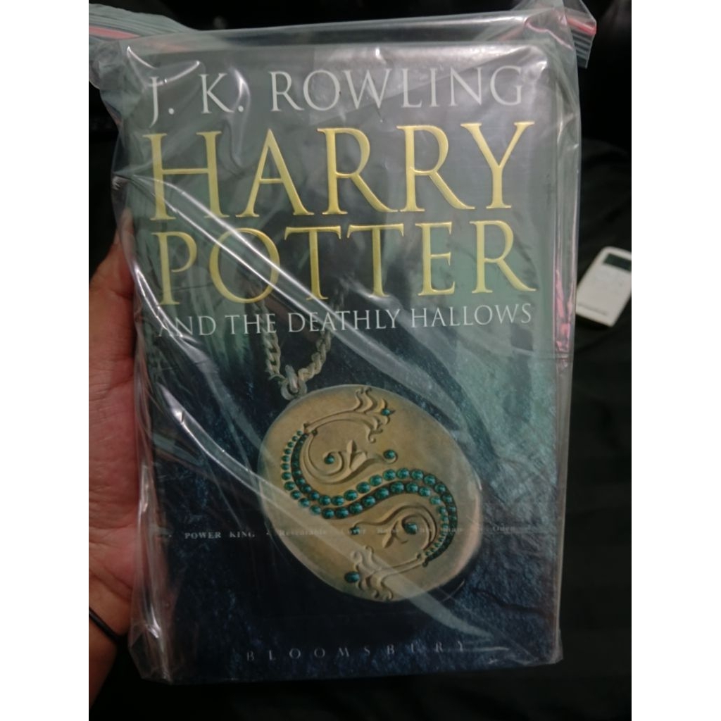 Novel J.K Rowling - Harry Potter and The Deathly Hallow - English Bloomsburry