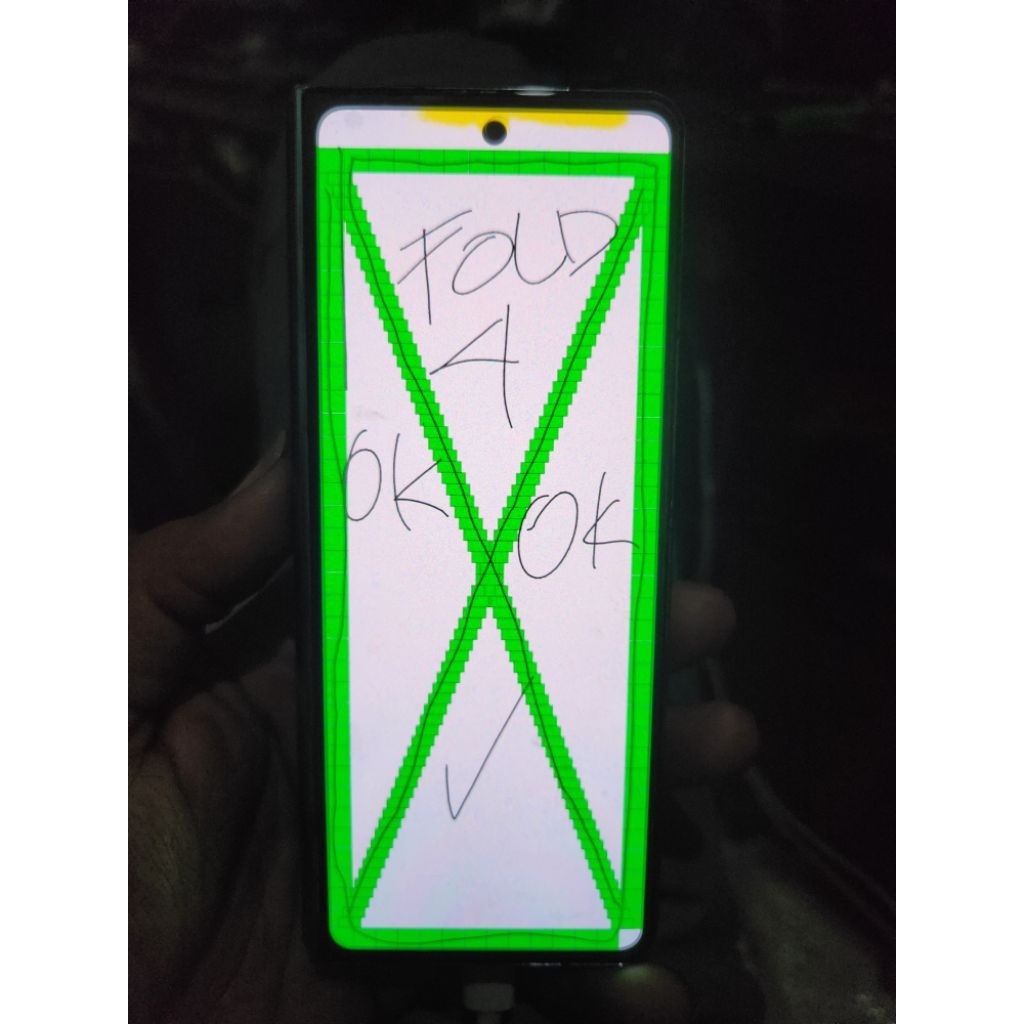 lcd depan samsung z fold 4 original copotan minus ada kuning dikit diatas cek foto