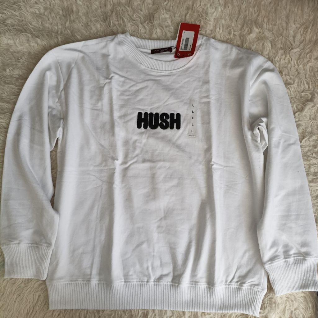 white sweater hush puppies size L original unisex new bukan preloved bekas seken second