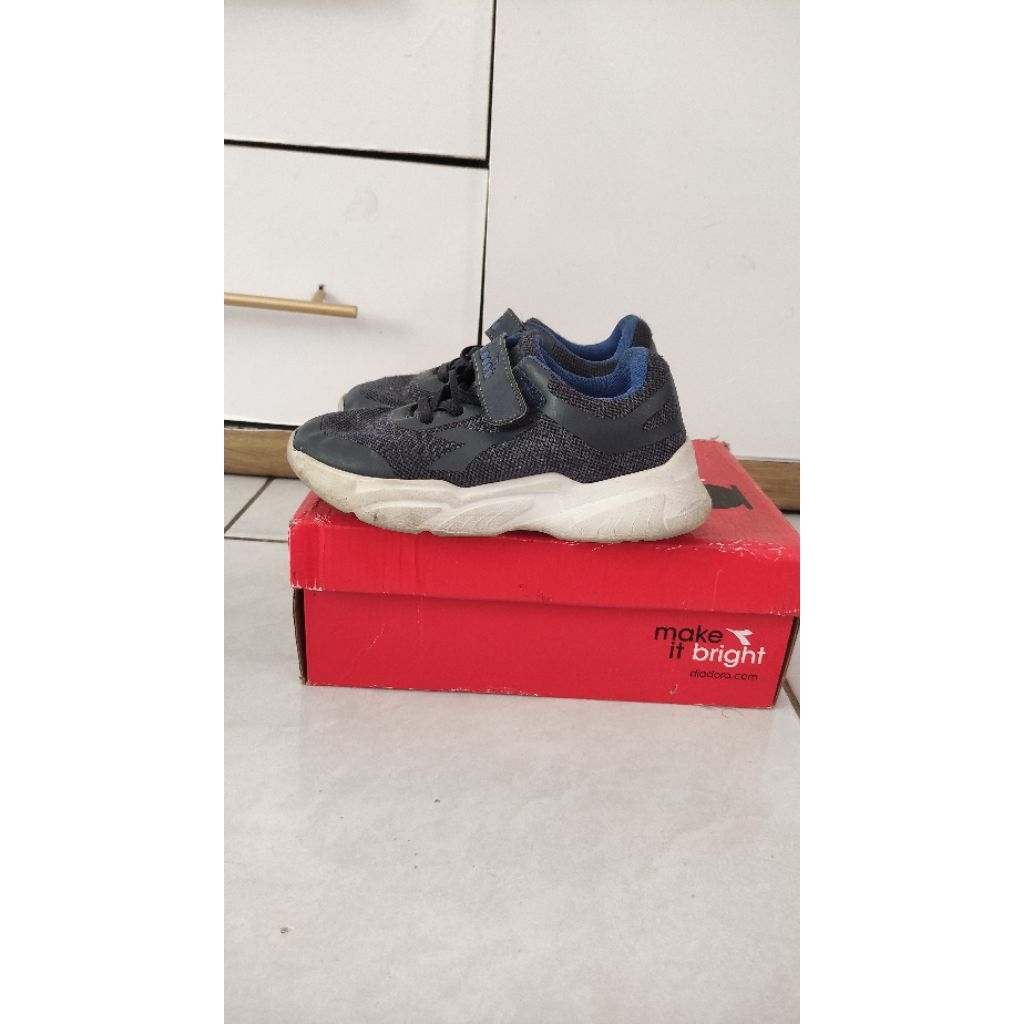 Diadora Boys Grey Size 31