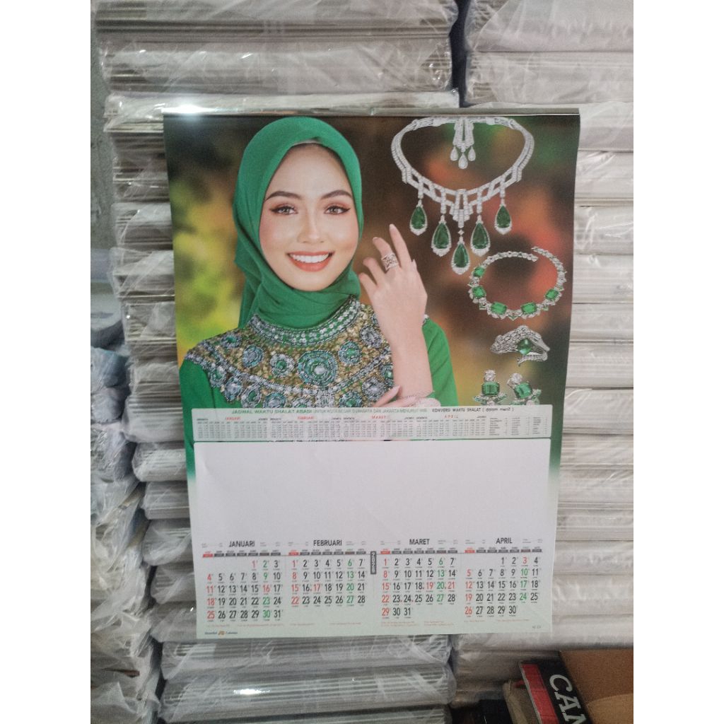 Kalender Caturwulan (4 Bulanan) Gambar Artis Tahun 2026