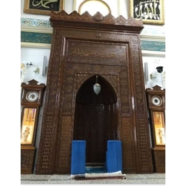 Mihrab Masjid dan Mihrab Mushola Bahan Kayu Jati Kaligrafi dan Ornamen Modern