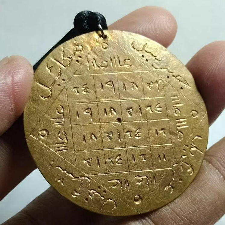 kalung liontin pancar merah