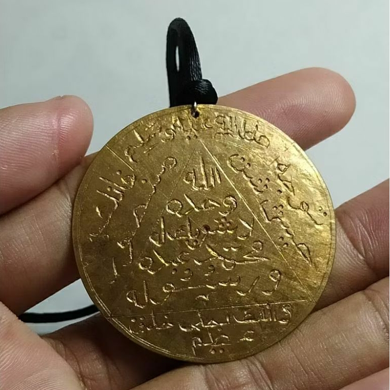 kalung liontin pancar merah