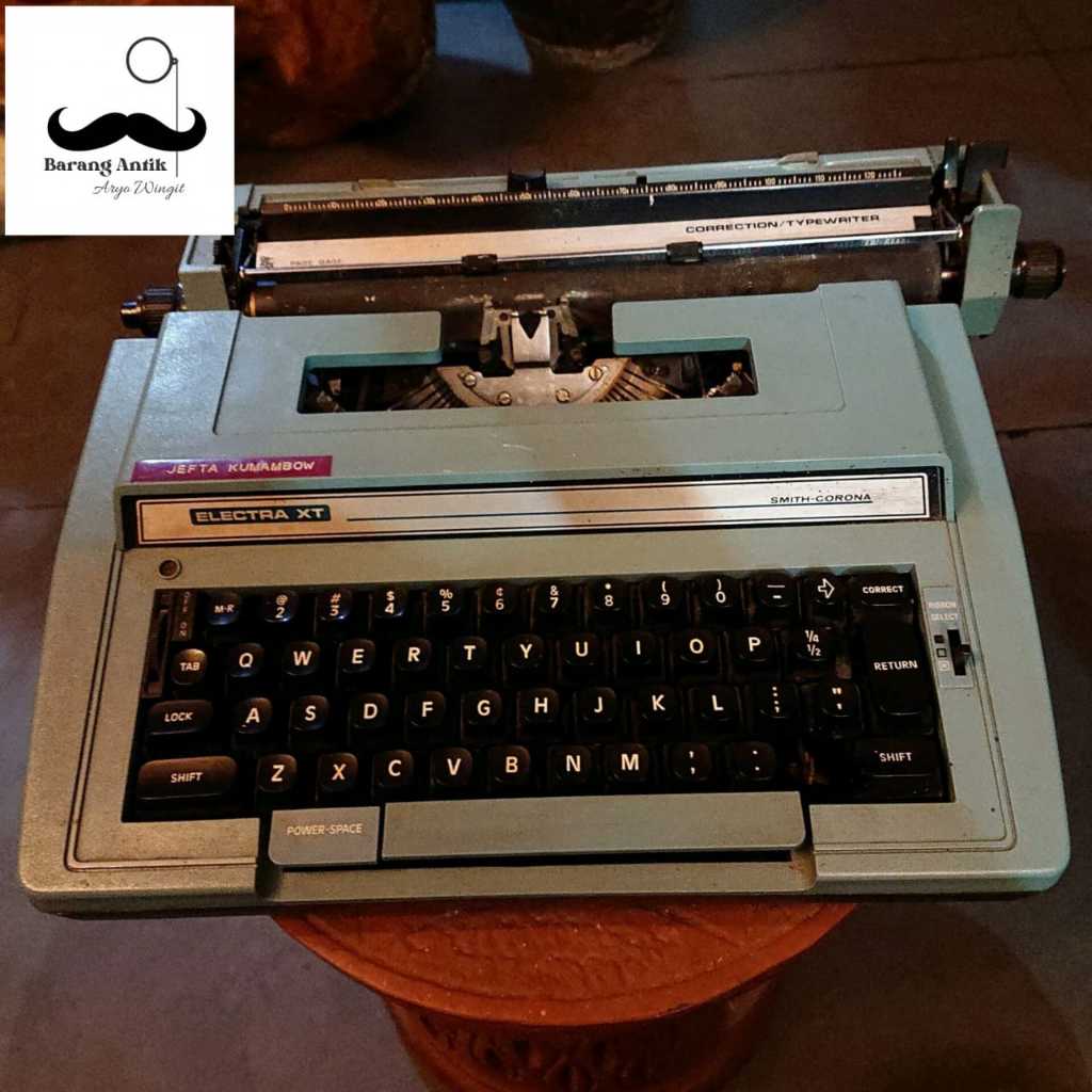 Mesin Ketik Jadul Jeffta Kumambow Smith - Corona