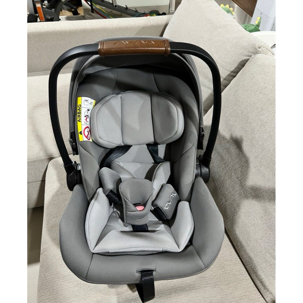NUNA ARRA NEXT CAR SEAT WITH ARRA BASE