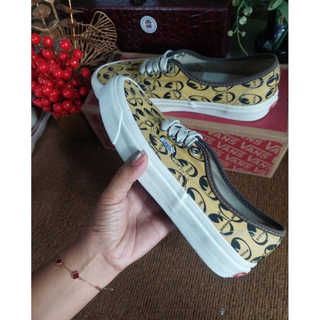 Sepatu Vans limited edition mooneyes kuning original preloved second bekas like new