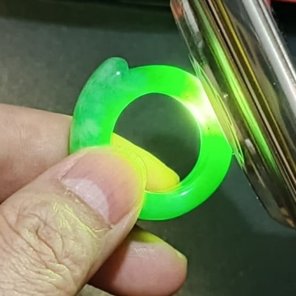 Cincin Giok Apple Green Jadeite Jade Type A (Burma/Myanmar)