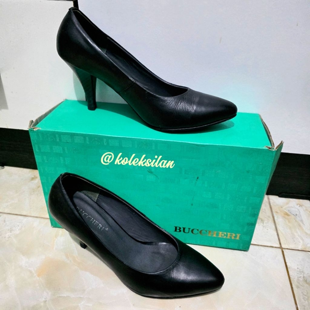 [PRELOVED] Sepatu Kerja Buccheri Heels Hitam