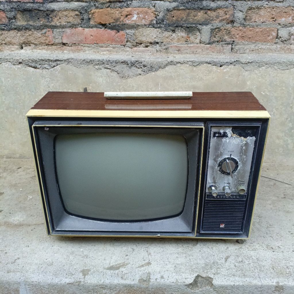 tv jadul antik national vintage pajangan