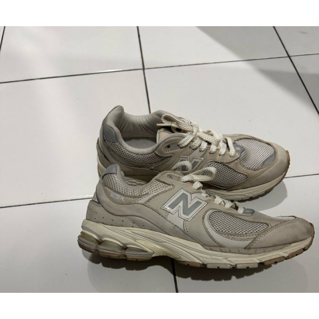 Sepatu New Balance NB 2002R Size 41