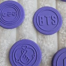 Gantungan Kunci Gantungan Hp Cookie Inspired 2 Sisi BTS ARMY Arirang Finger Heart Light Stick Logo 3