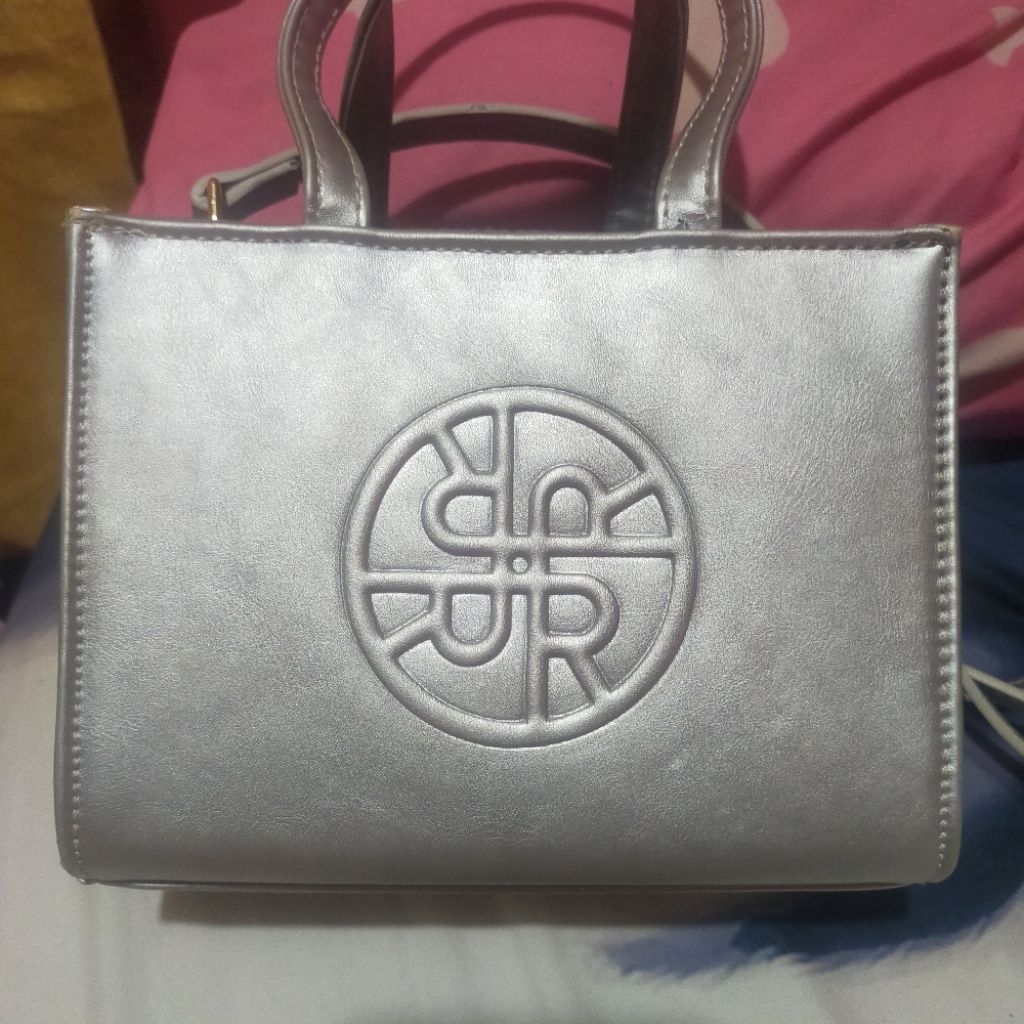 tas slempang Ria Miranda