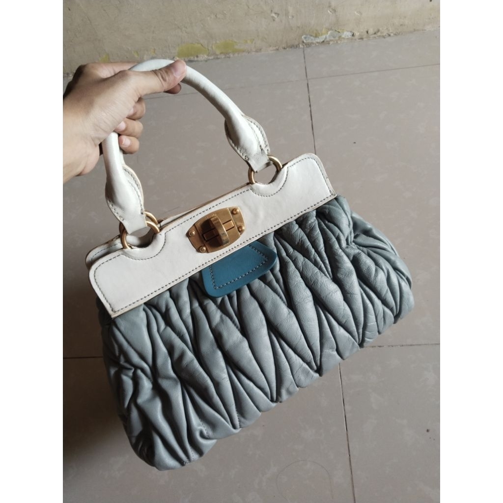 sale ambyar tas preloved miumiu minus