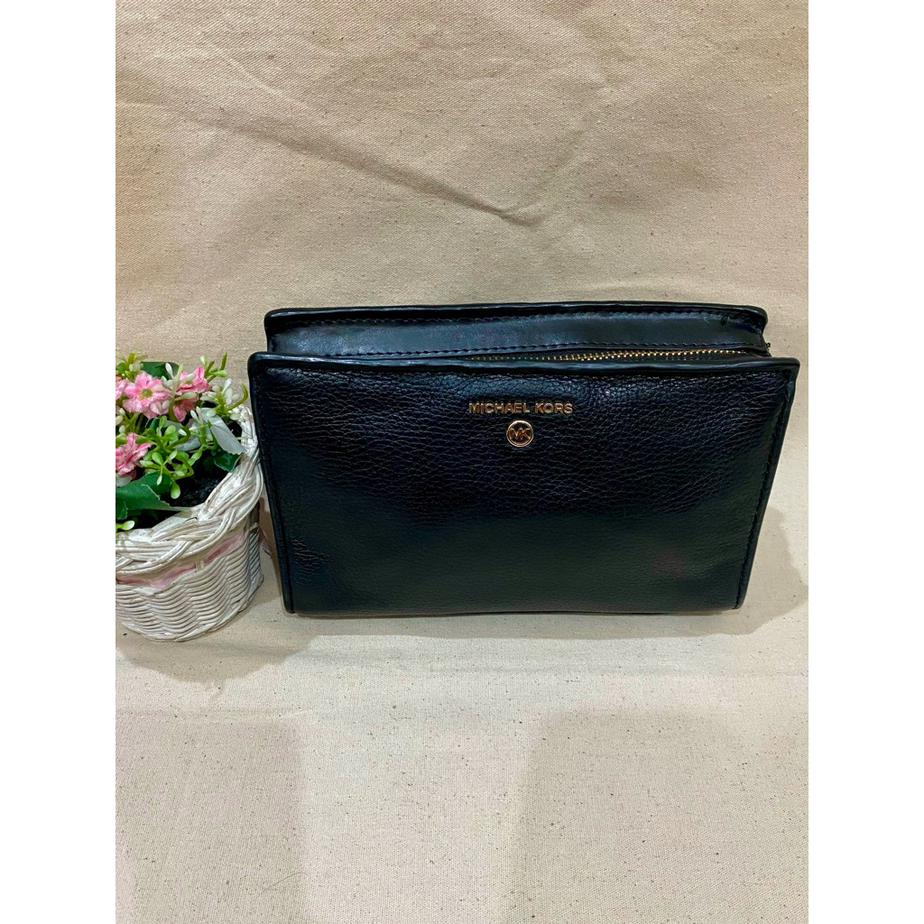 TAS MK VALERIE MEDIUM PEBBLED LEATHER CROSSBODY BAG