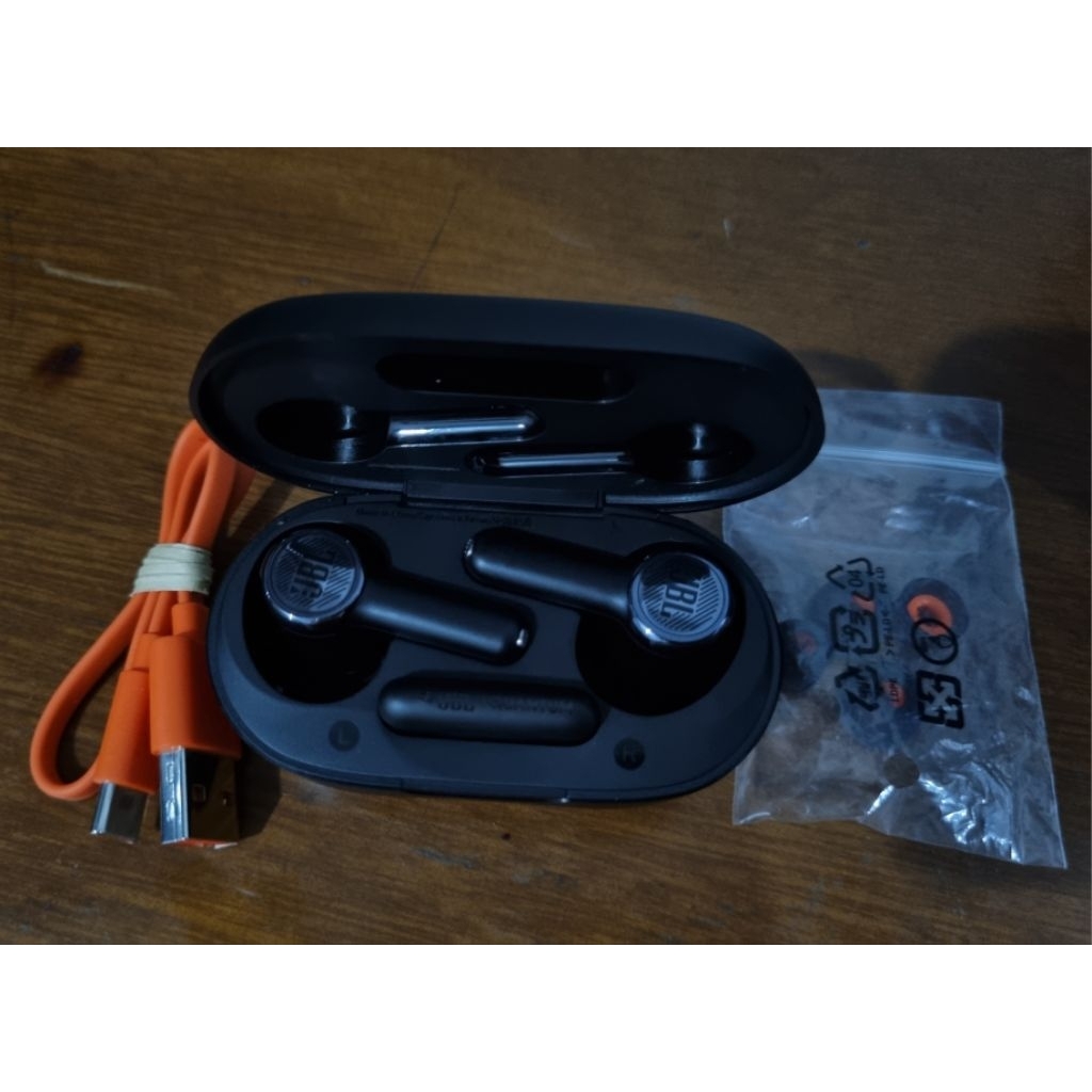 earphone JBL True Wireless Quantum