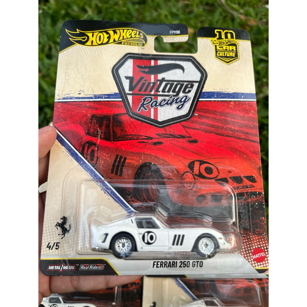 Diecast Mobil Hot Wheels ferrari  1:64, Realistis, Autentik