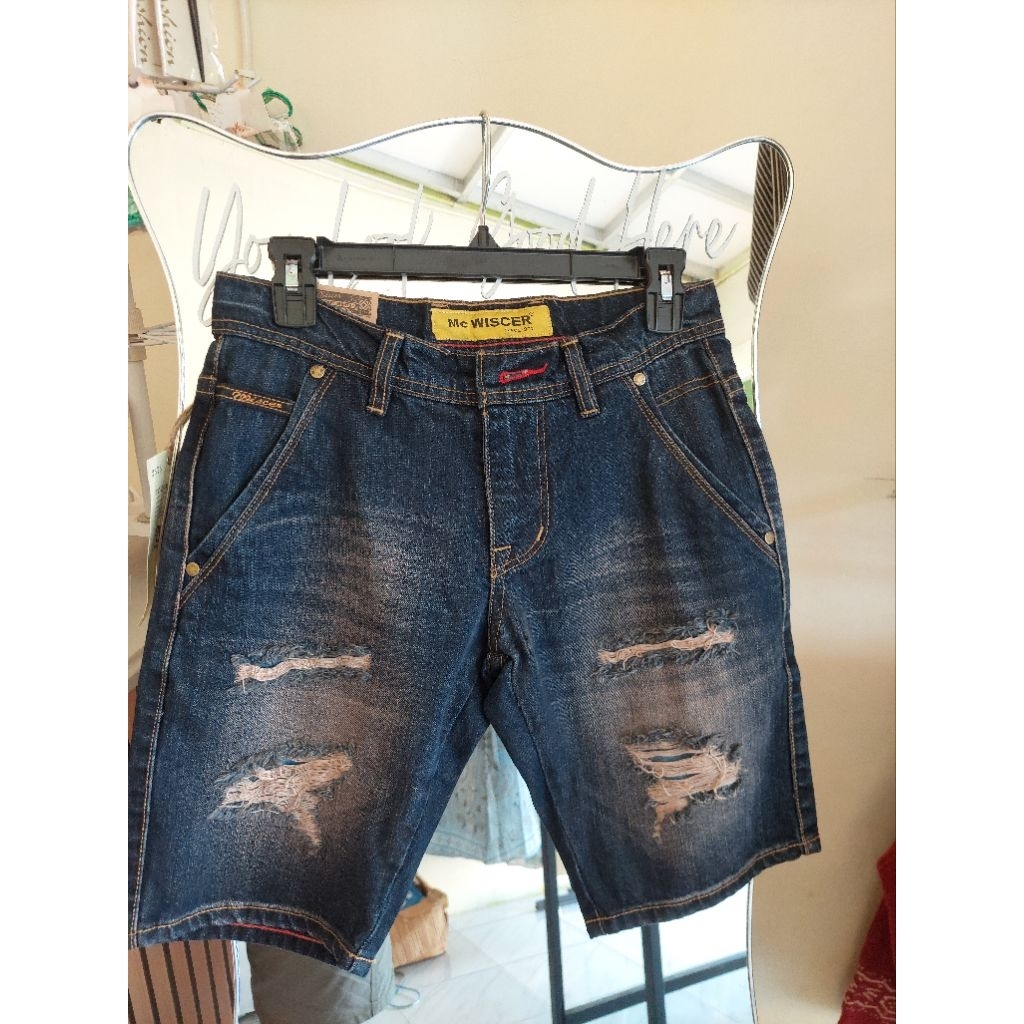 levis pendek model sobek-sobek