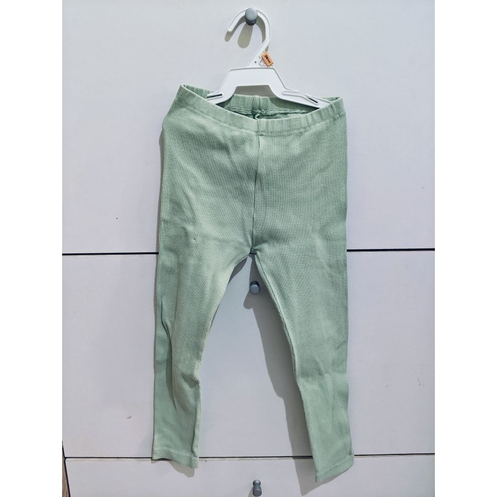 Preloved Uniqlo Legging anak size 110 4-6 tahun