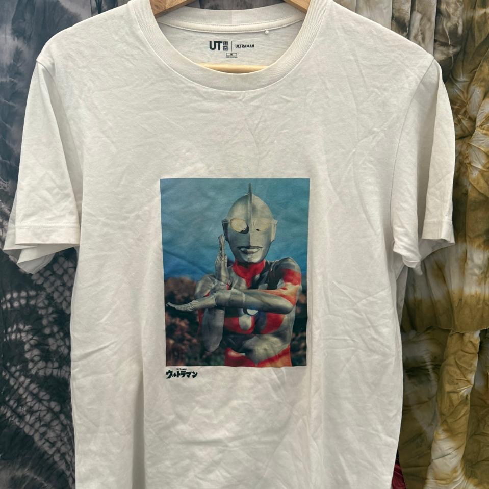 Kaos Uniqlo Ultraman Putih M