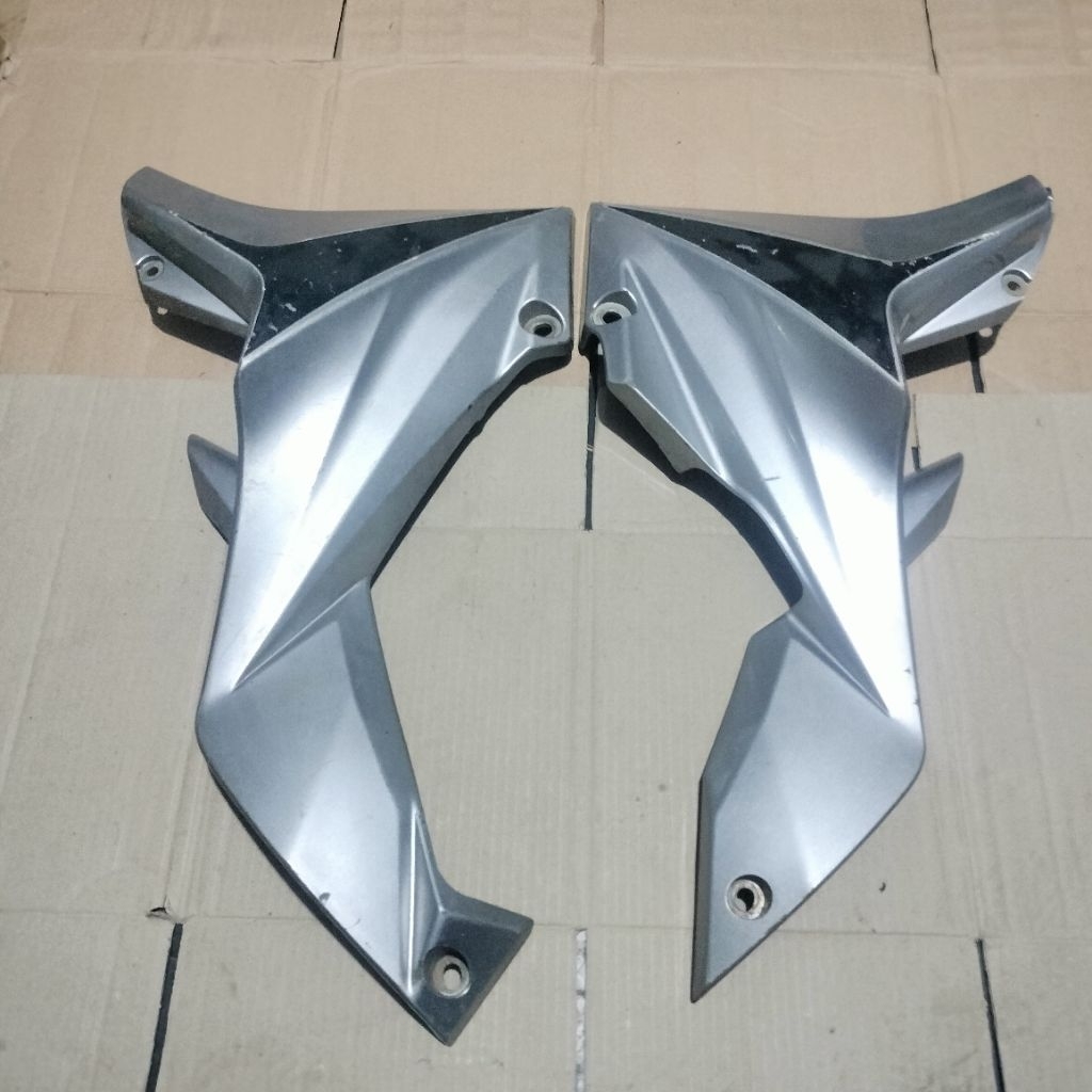 Sayap Bawah Body Samping Bawah Honda Blade 110 Old Lama silver Kanan Kiri Original Copotan Ori Cover