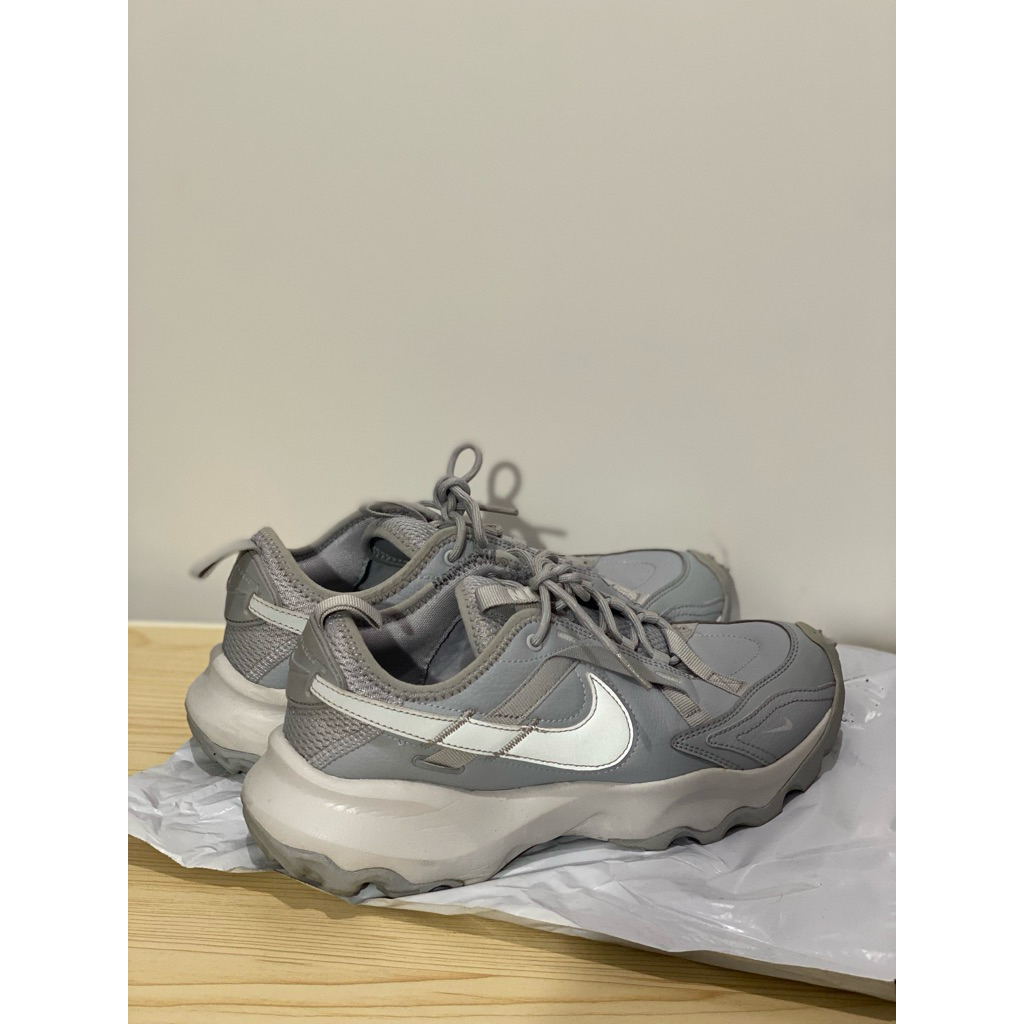 preloved Nike TC 7900 Wolf Grey size 40,5