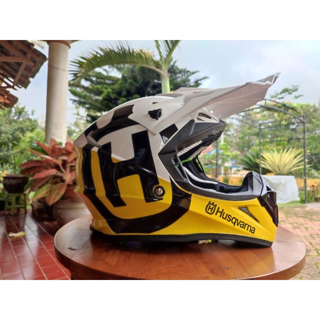 HELM JPX  REPAINT MOTIF AIROH ROCKSTAR