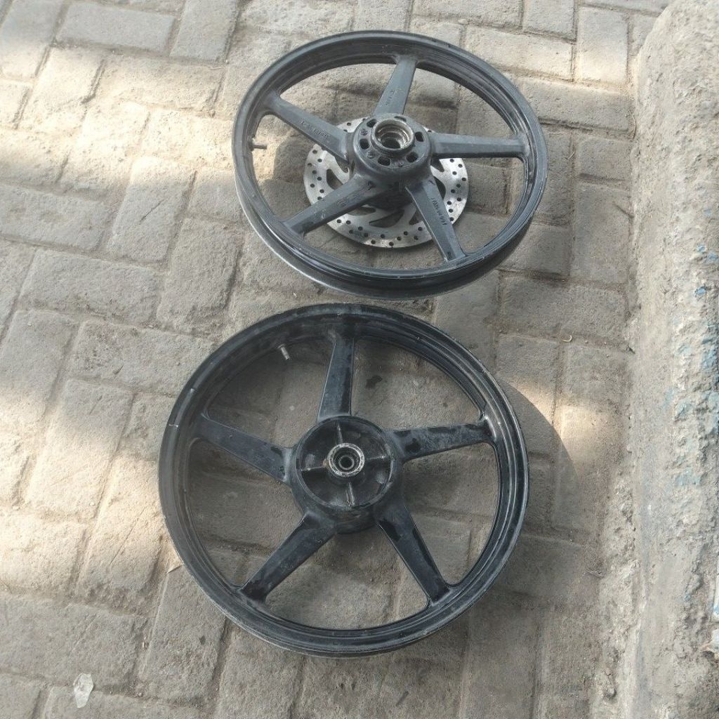velg scorpio ring 18 depan belakang  bekas original
