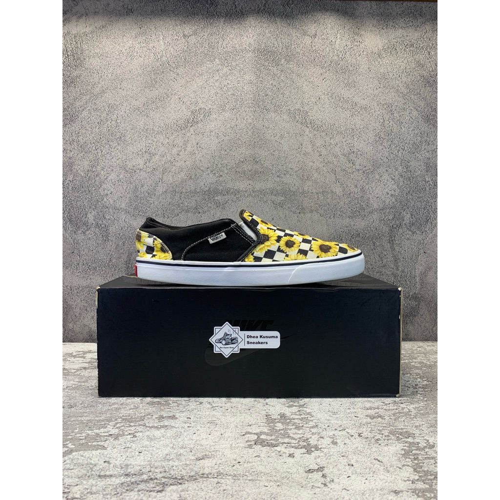 Sepatu Second Casual Vans Classic Slip-On ini sunflower Size 42,5 insole 27,5 cm  Original Guarantee