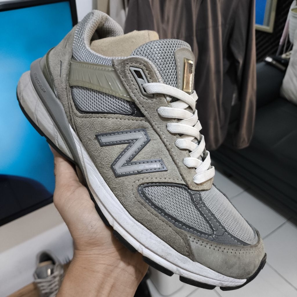 Sepatu lari running NB 990v5 Grey Abu Abu Casual Sneakers Second - Size 8 41.5 26cm