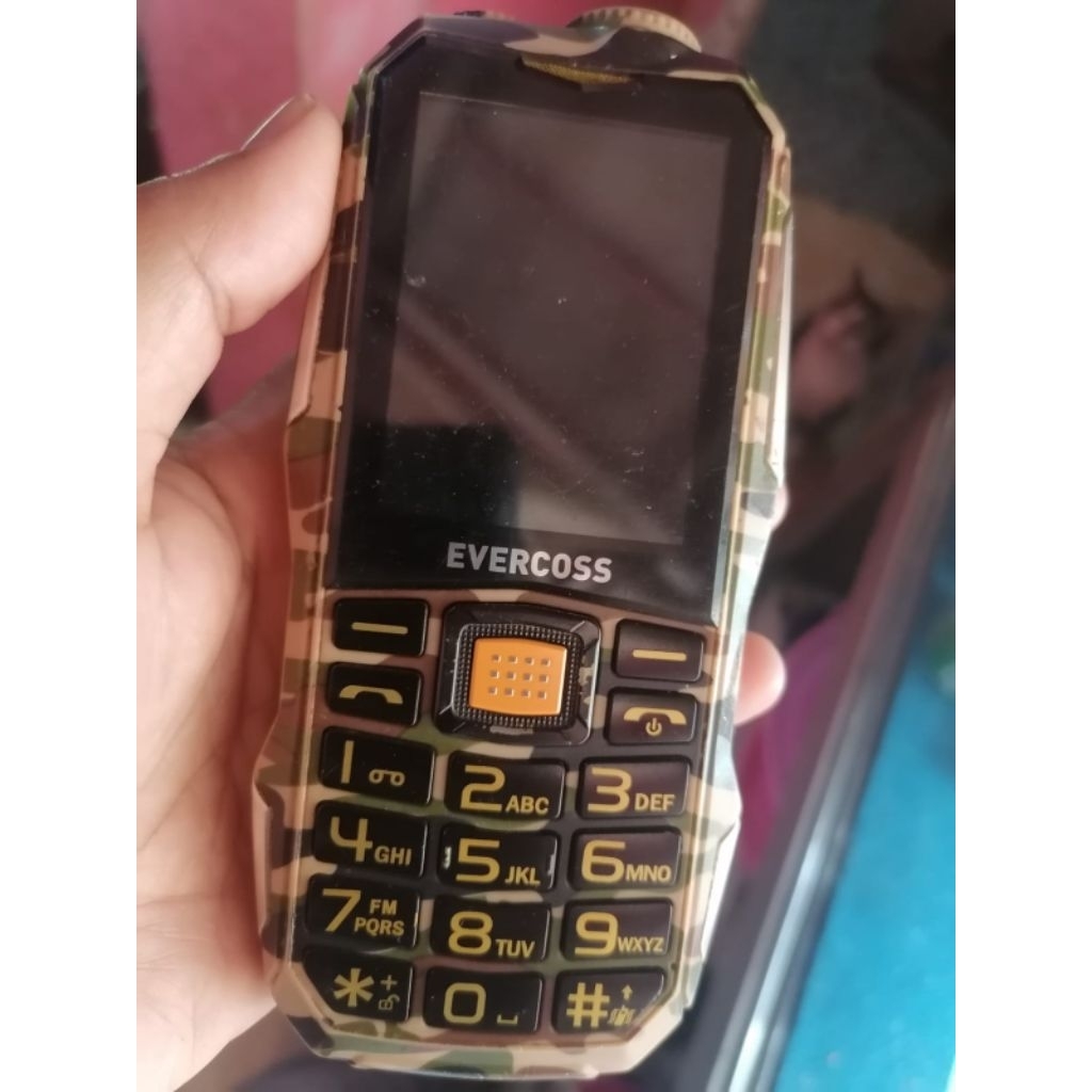 Hp gunung merk Evercoss... second..nyala... normal...tinggal pakai..