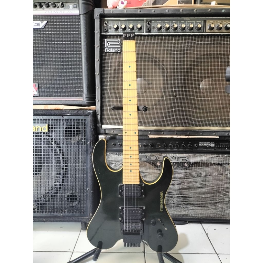 Gitar steinberger keren