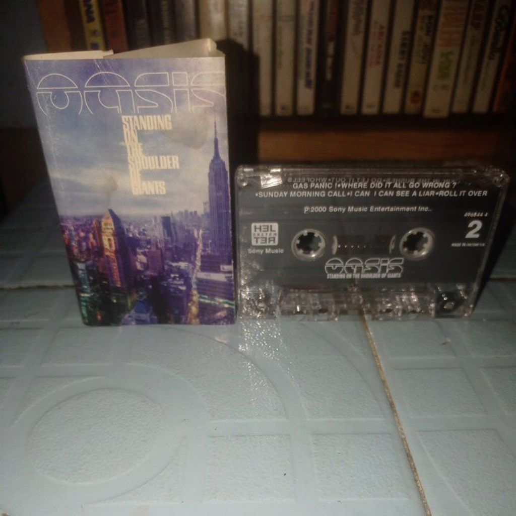 Kaset Pita Oasis - Standing On The Shoulder Of Giants