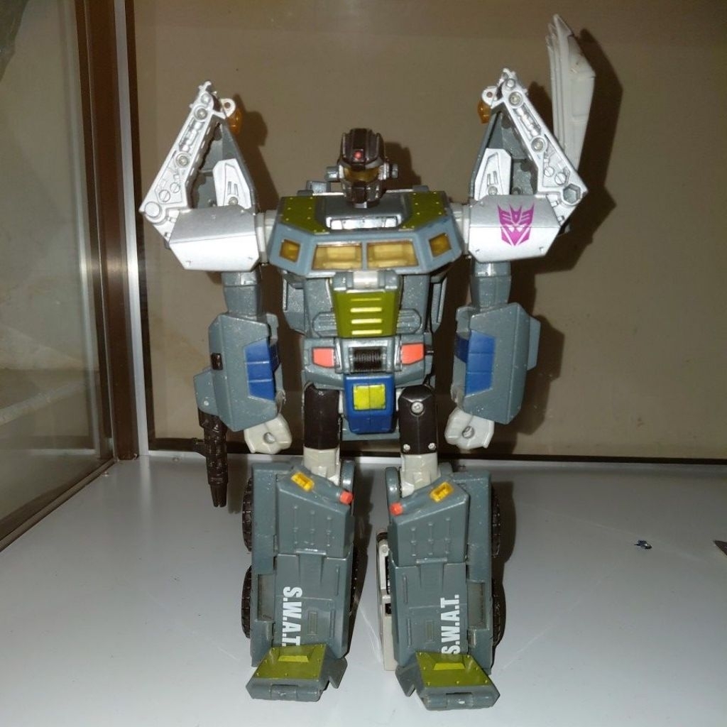 Transformers Universe Ultra Class Onslaught Hasbro