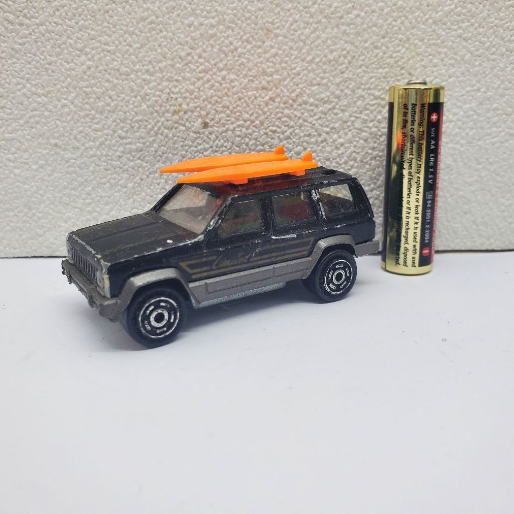 MOBIL DIECAST MAJORETTE JEEP CHEROKEE No. 224