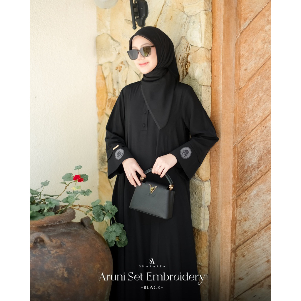 Aruni set embroidery ori by shararea