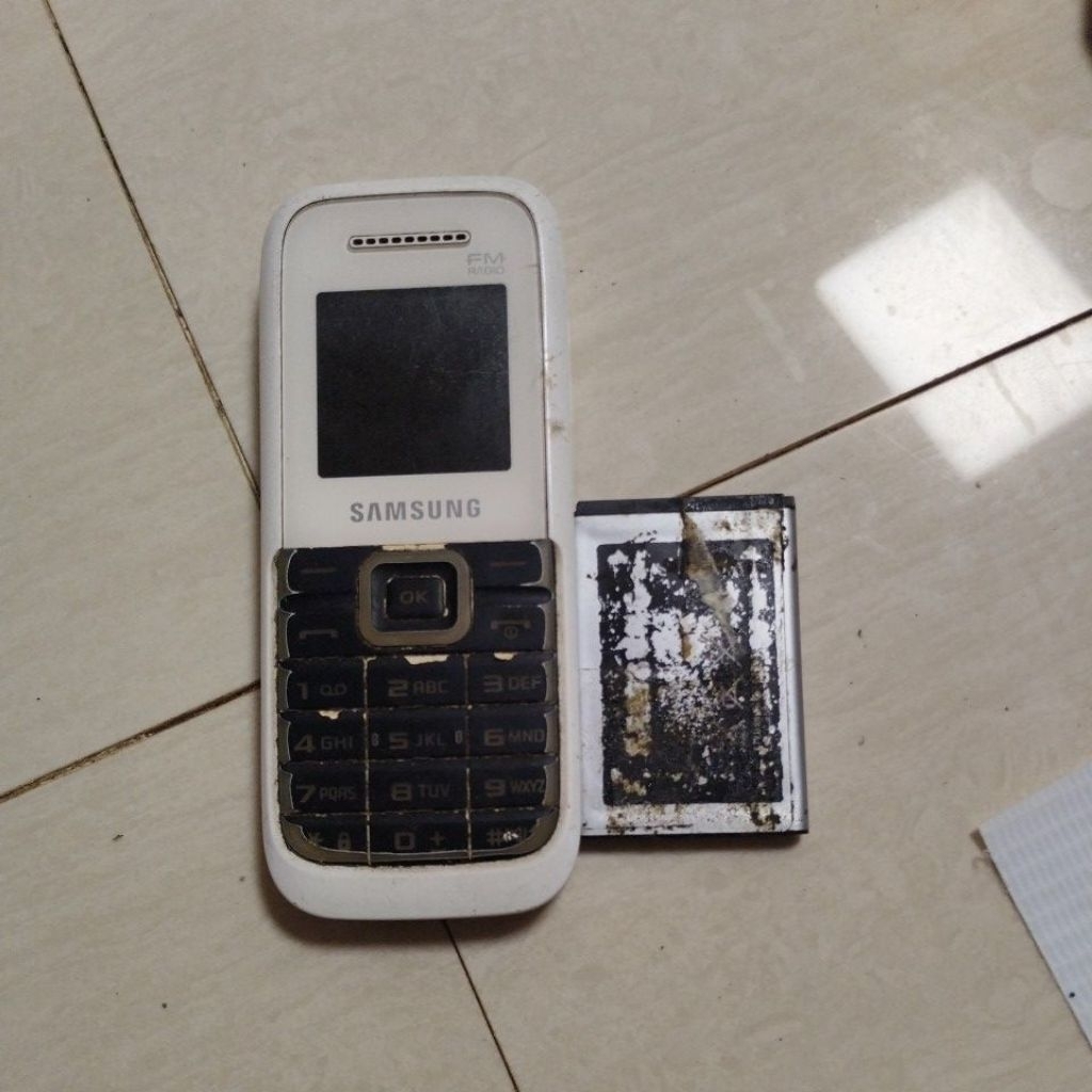hp Samsung b310e putih kanibal