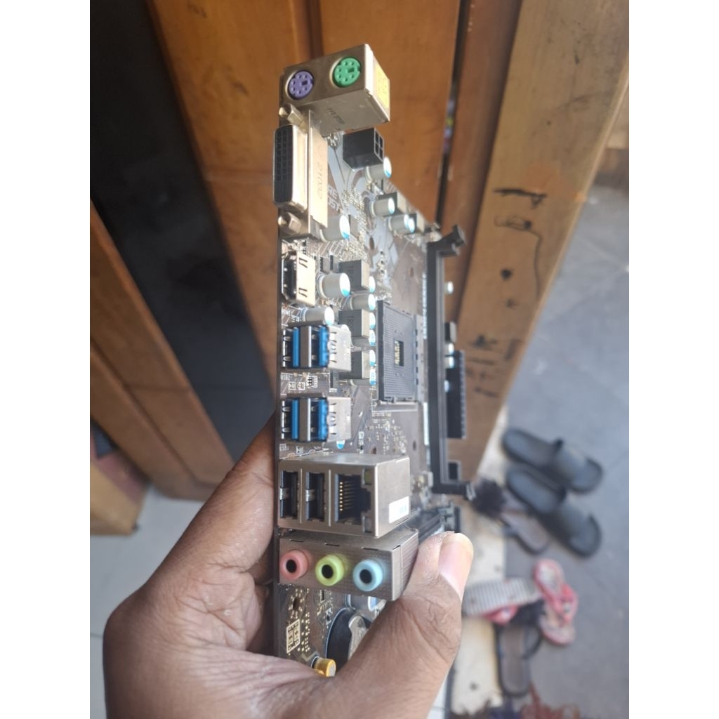 Mobo MSI A320m bekas Normal soket Am4