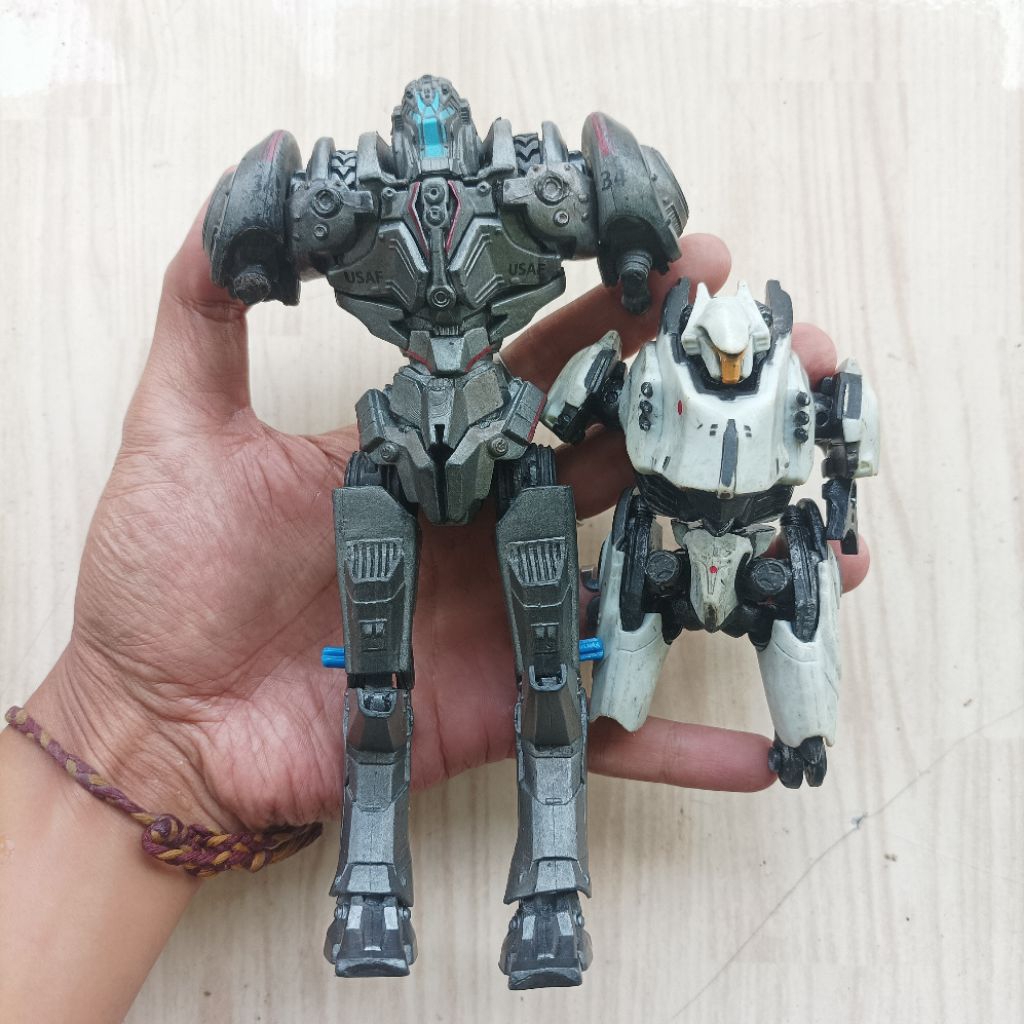 Paket Original Neca Pacific Rim Coyote Tango Tacit Mainan Action Figure