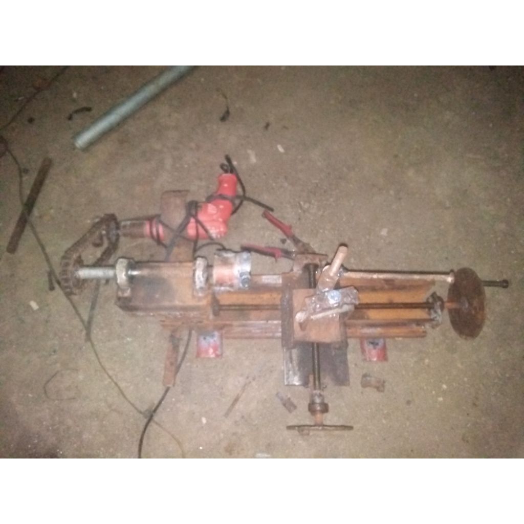 mesin bubut besi , alumunium , dan kayu