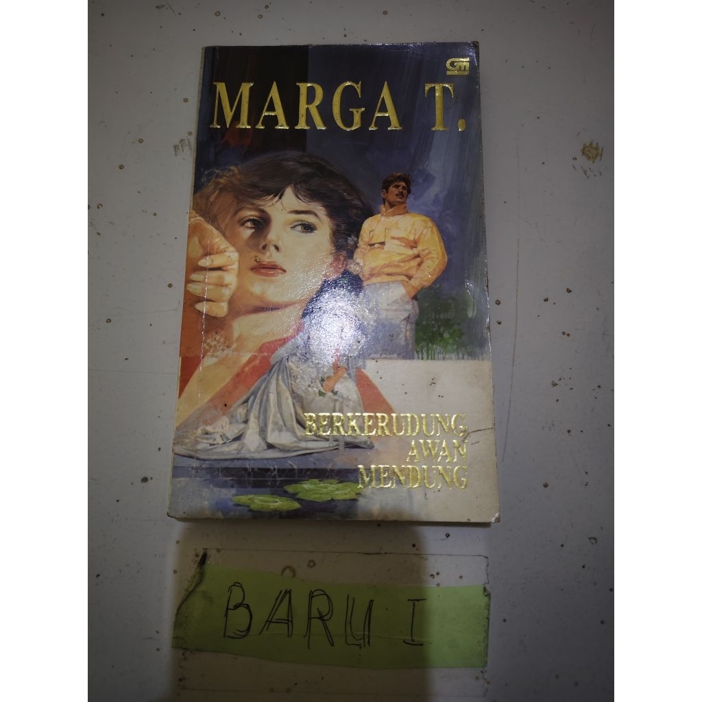 buku berkerudung awan mendung by MARGA T.