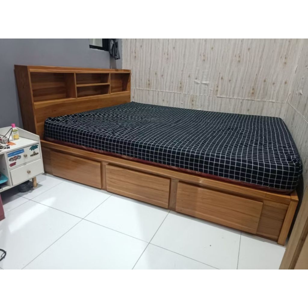 DIPAN/DIVAN JATI TEMPAT TIDUR JATI MINIMALIS 180x200