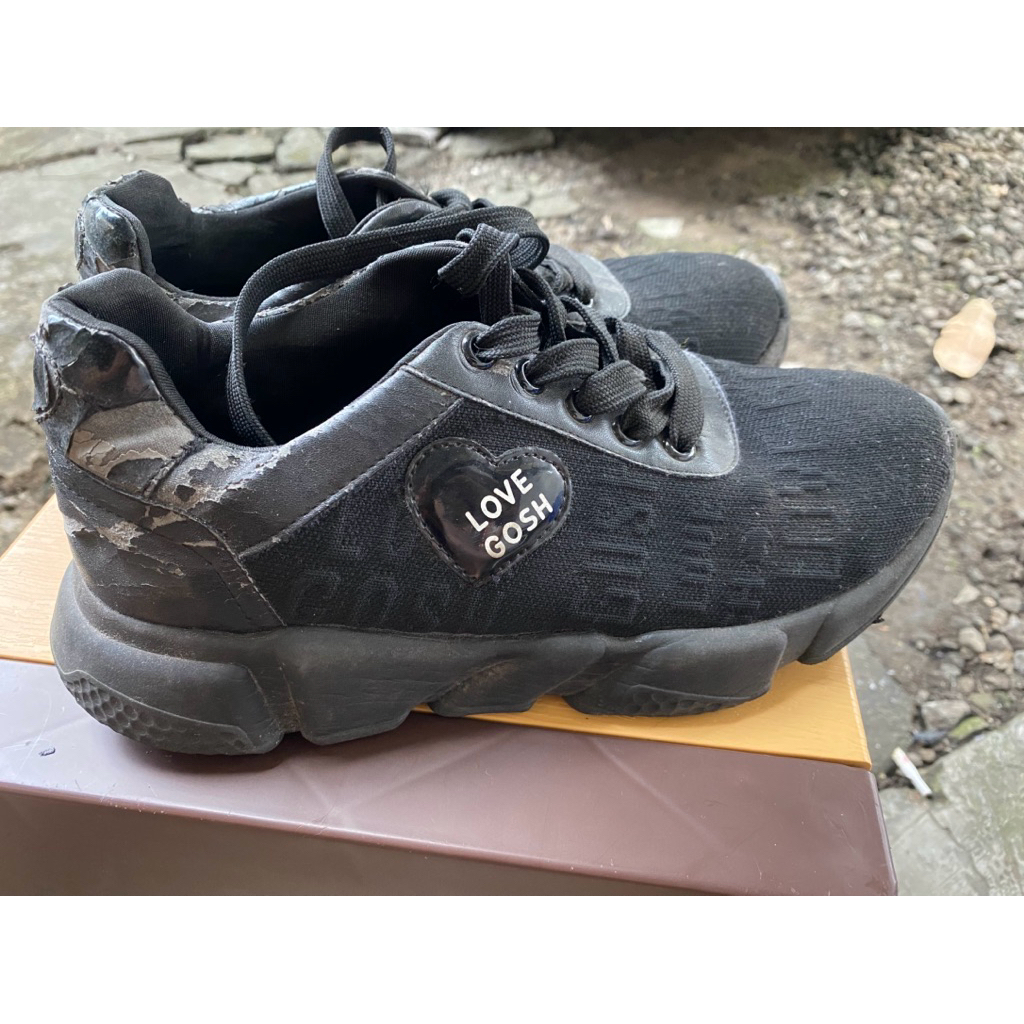 sepatu hitam gosh39