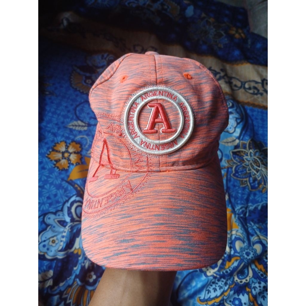 Topi Robin Ruth