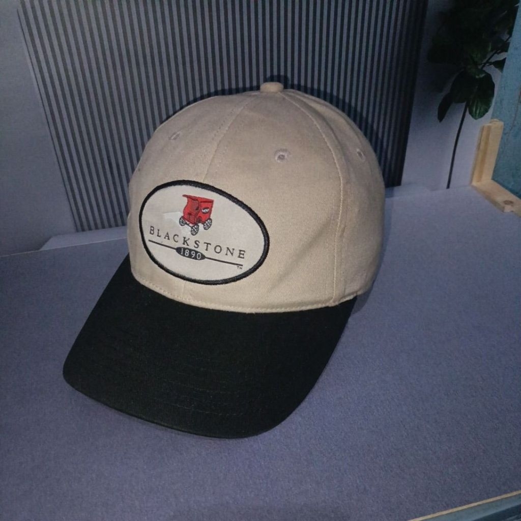 Topi merk K-products dua warna