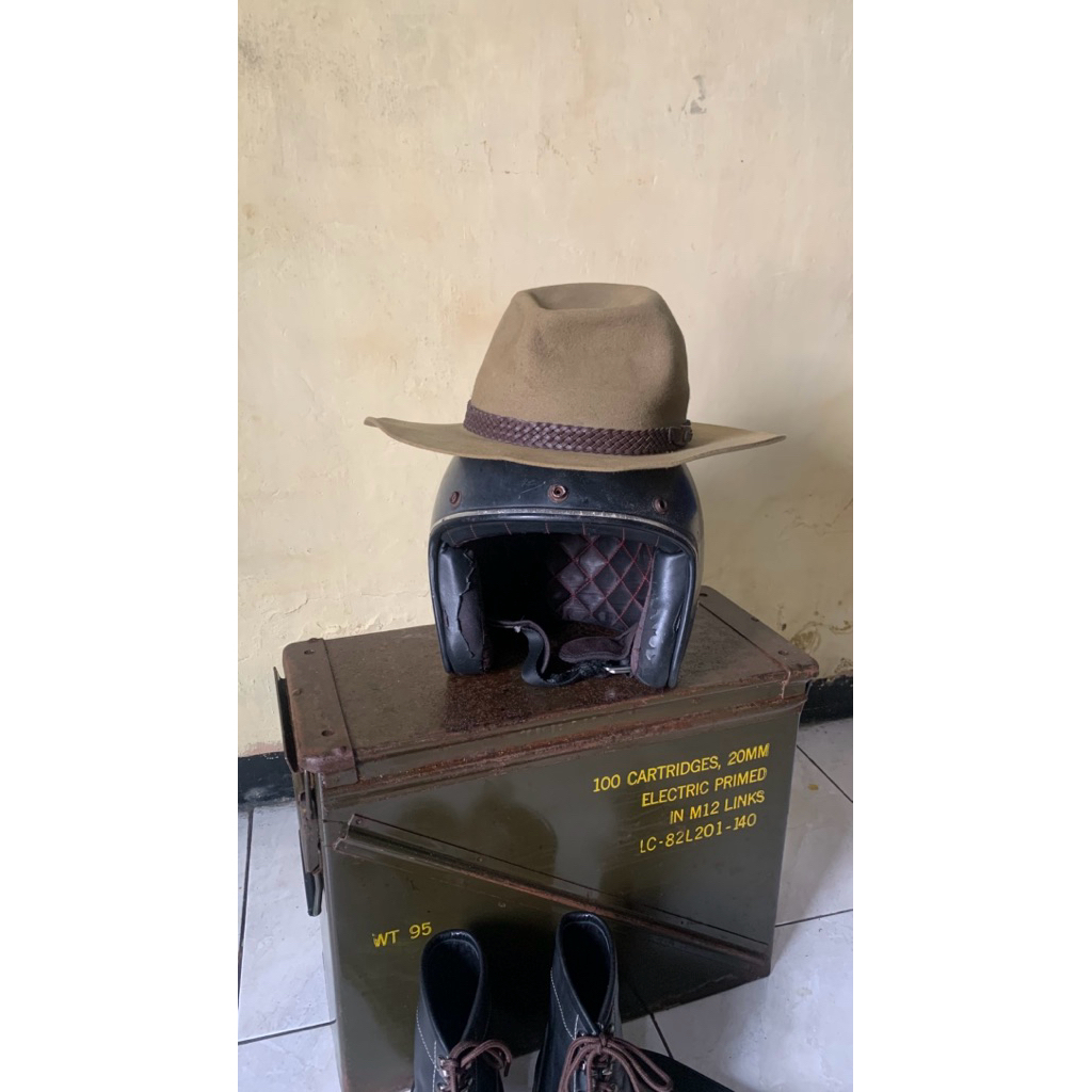 Akubra cowboy hat snowy river