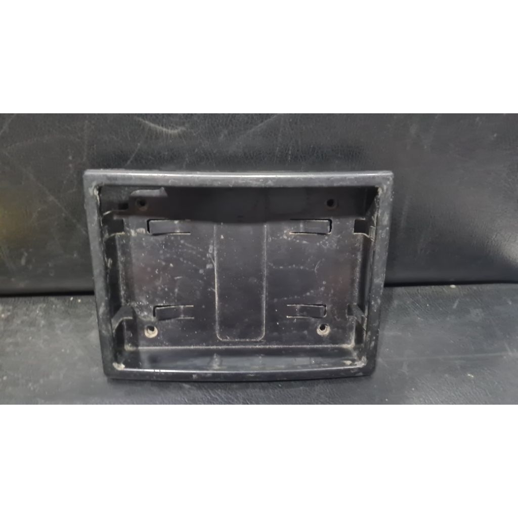 Rumah Casing Case TV monitor head rest mobil ukuran dalam 16.5 x 11.5 cm bekas
