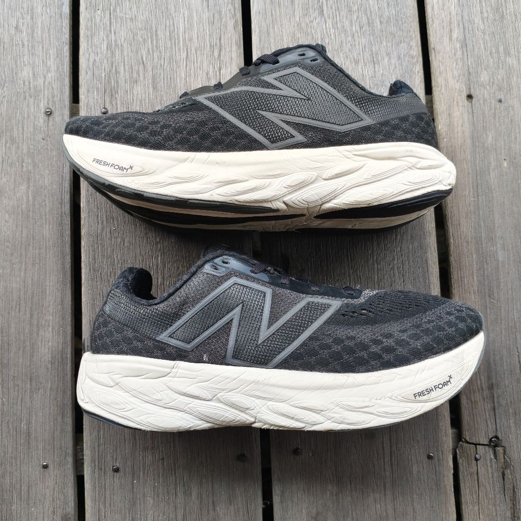 Sepatu Running NB black white (Second)