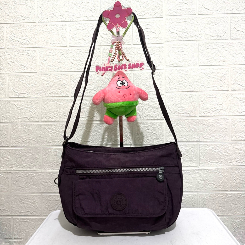 tas sling bag kipling. tas selempang nilon. tas prelop. ungu gelap